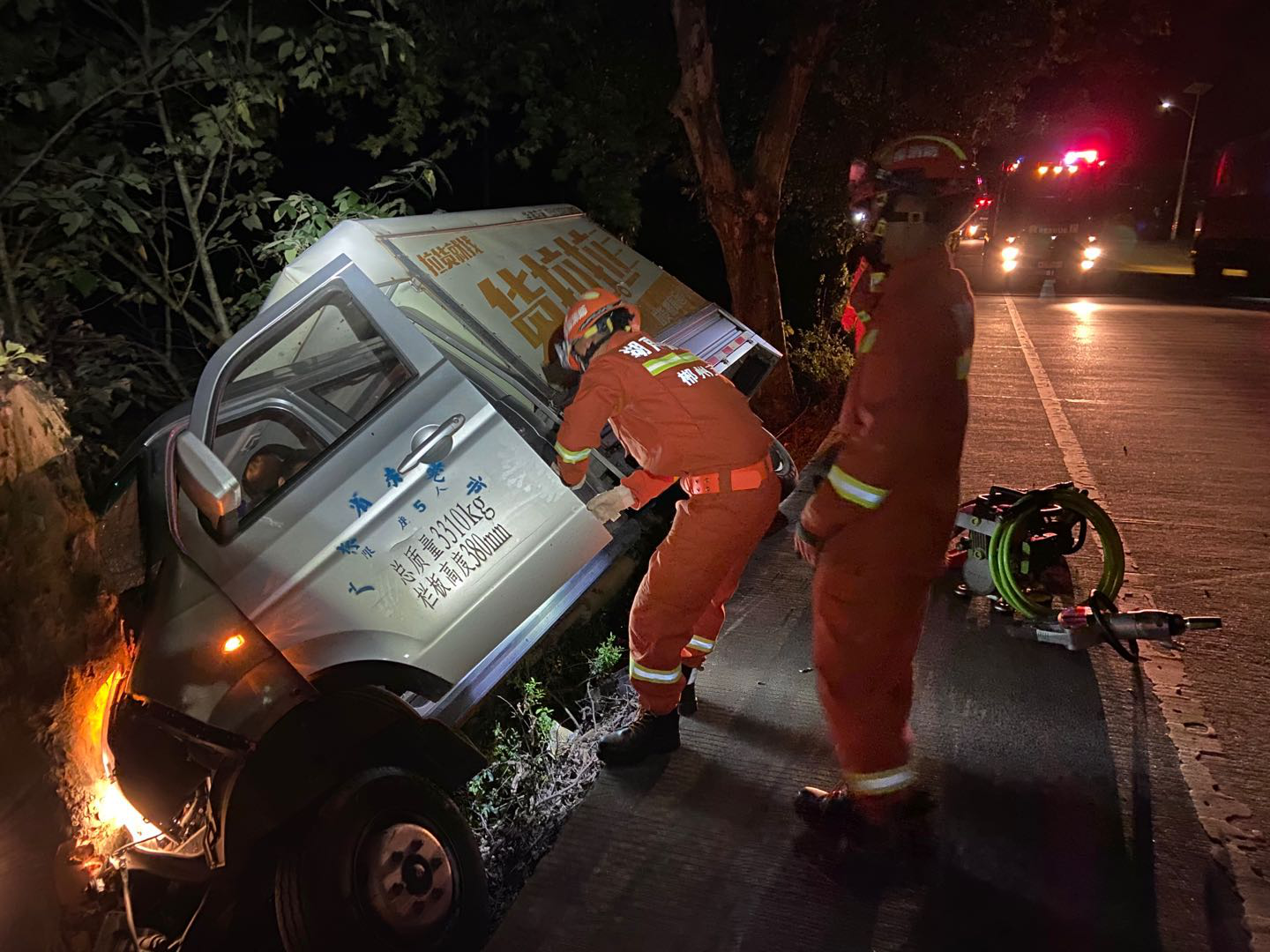 "6月17日凌晨1点32分,郴州市北湖区南岭大道消防救援站接到报警,称