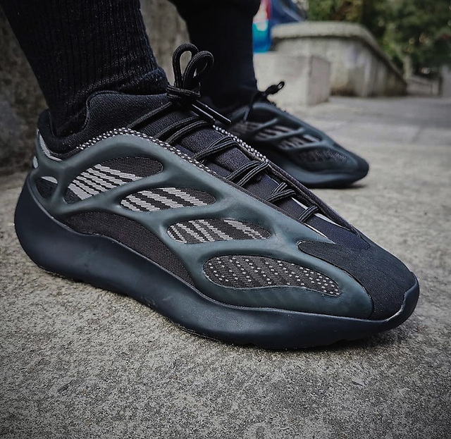 yeezy 700 v3 黑魂配色你入手了吗?
