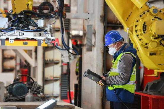 灯塔工厂设备 8352D02699E8AB09D010091E67BB0E4C42FD9C60_size40_w555_h370.jpeg