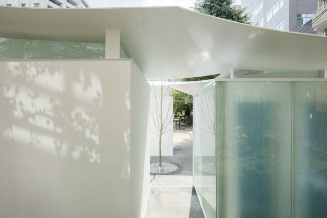 日本建筑师槙文彦为惠比寿东公园设计的“乌贼厕所”带有中心庭院
