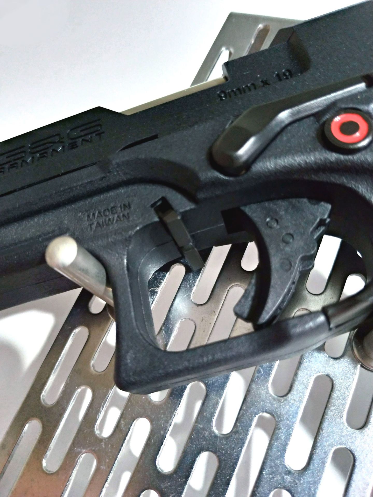 台湾玩具商出品仿glock自创型airsoft
