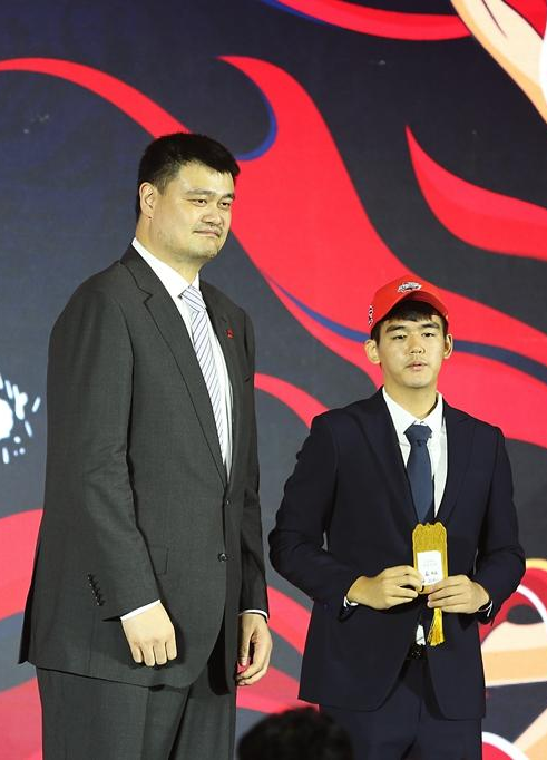 华侨大学首位cba职业球员 孟翔入选深圳男篮