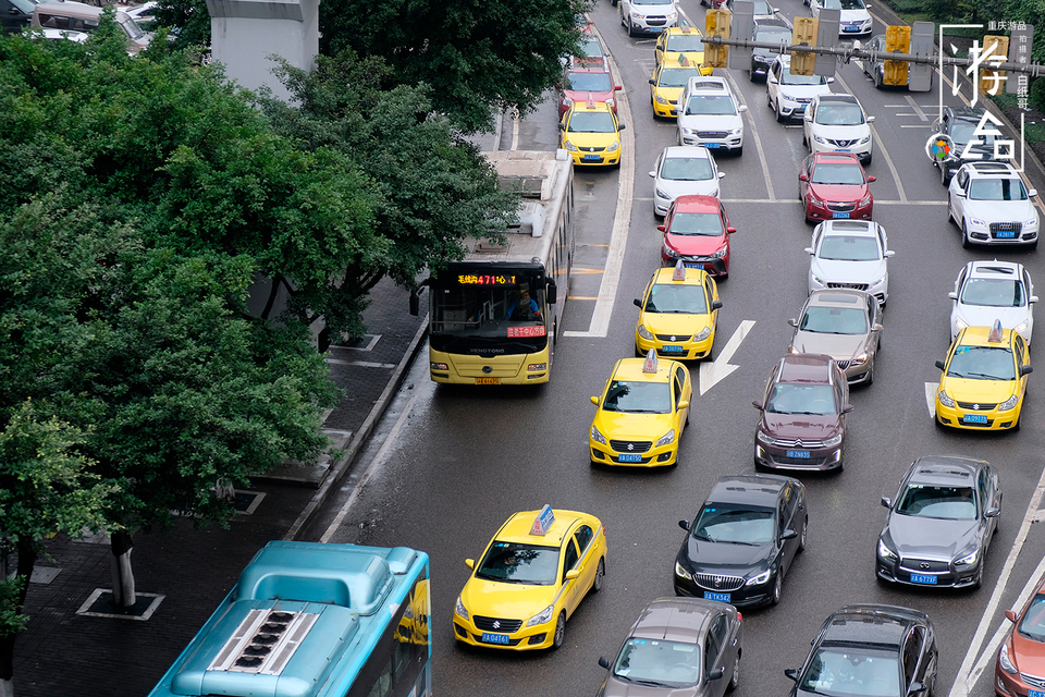 重庆公共交通与疫情公交车却提升密度轨道交通却减少车次