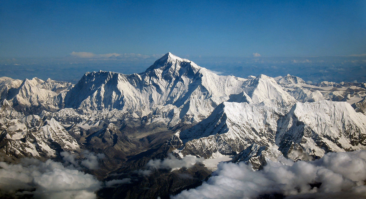 每年有上百外海外登山爱好者前往尼泊尔挑战高峰。 资料 图