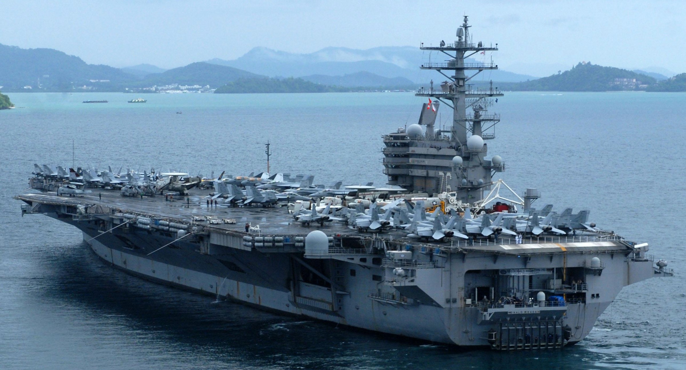 图鉴:"尼米兹"级航空母舰"里根"号展示舰载打击力量