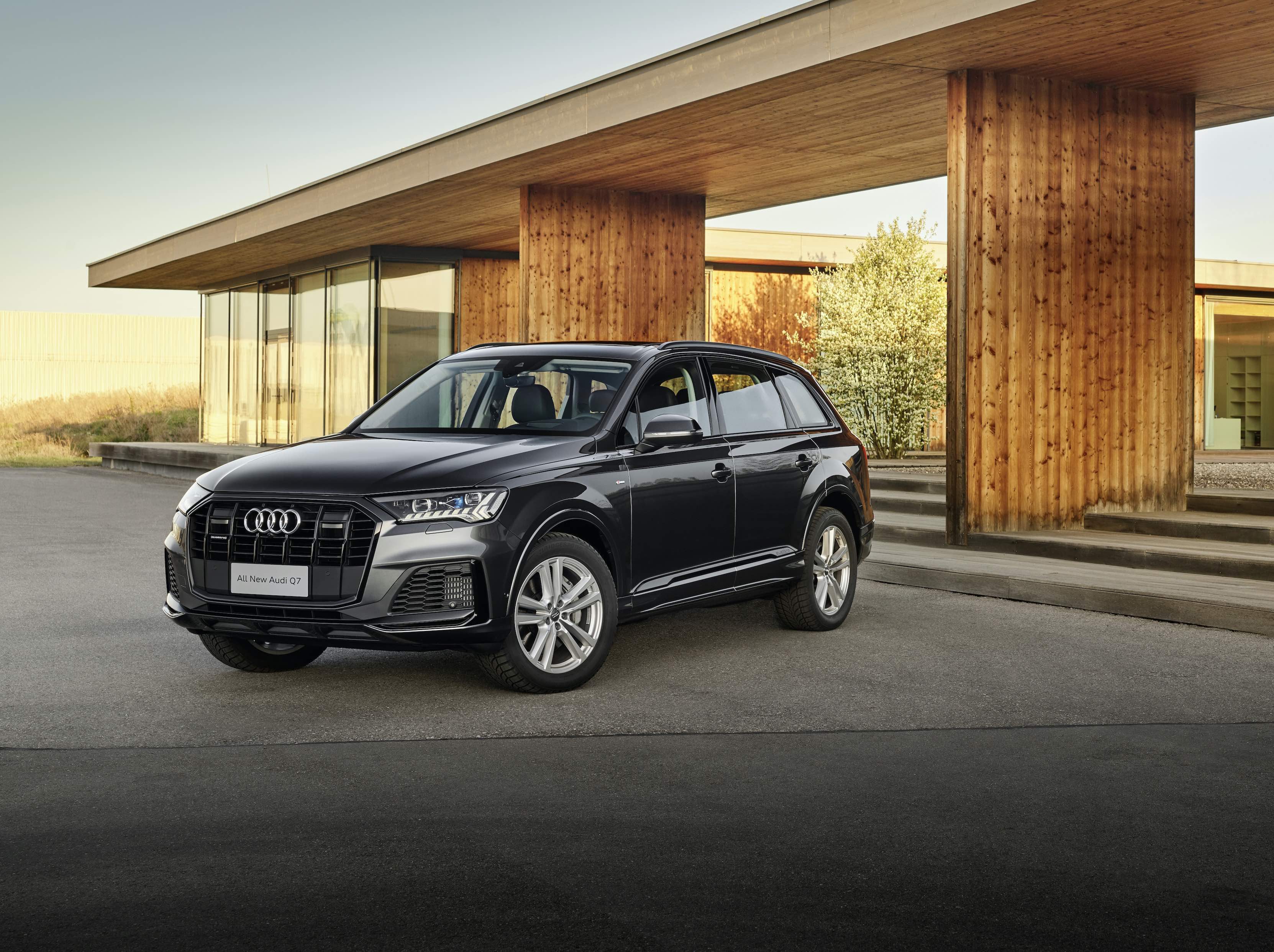 至强无畏 焕新登场 2021款全新奥迪q7正式上市__凤凰网