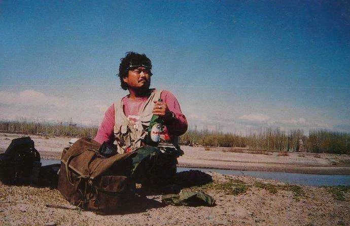 但是他还是想要挑战被誉为  "死亡之海" 的  罗布泊 .