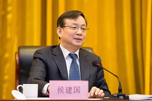 此前,白春礼"一肩挑"中科院院长,党组书记.他出生于1953年9月,今