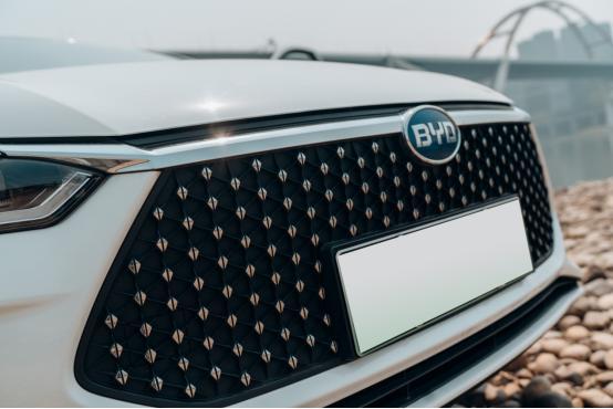 漂亮女友和"小三"e2,江边浪漫的邂逅