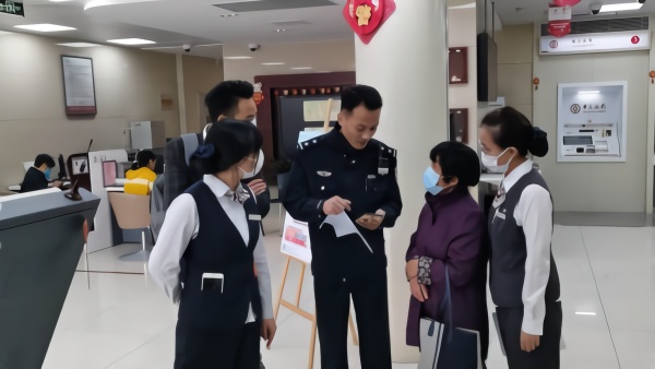 给价值百万美元的越洋包裹支付“托运费”？系骗子圈套