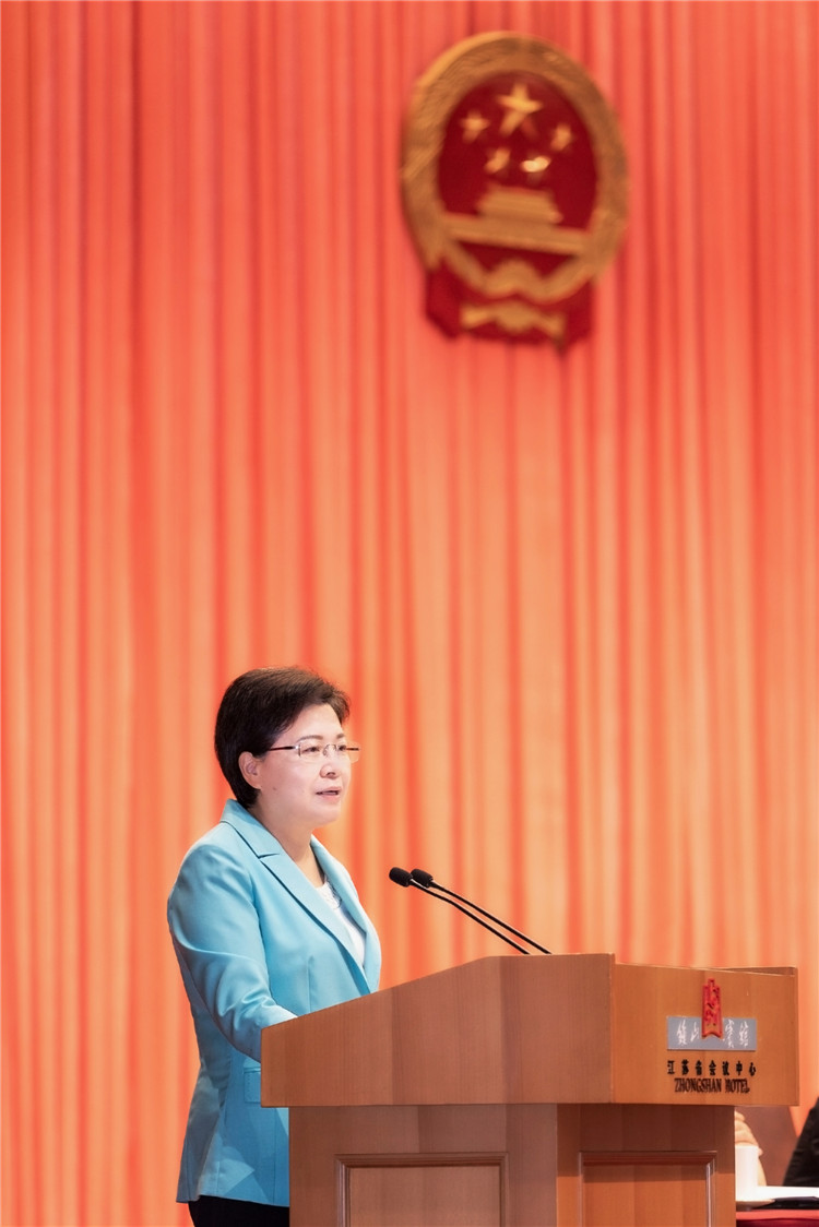 三大考题政府怎么应对南京市市长交出年中答卷32个第一增长获代表点赞