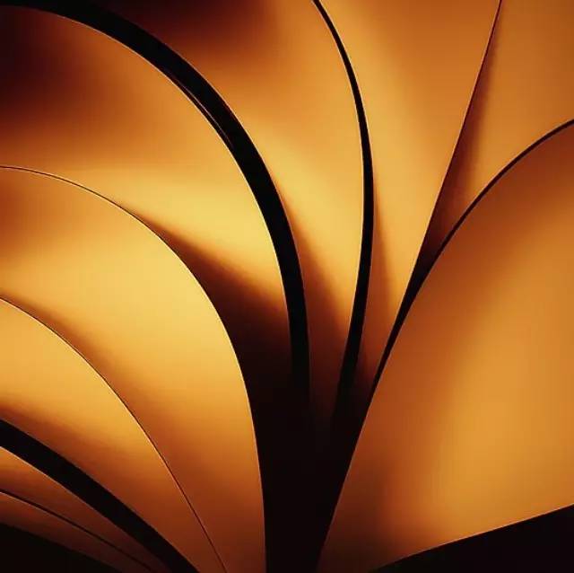 我们经常可能想到提抽象派的绘画,但其实,摄影也可以表达出抽象的感觉