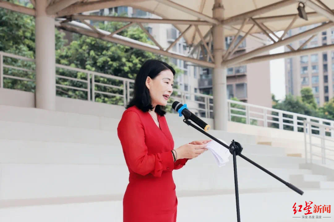 成都树德中学校长胡霞10年校长经历不变教育情怀