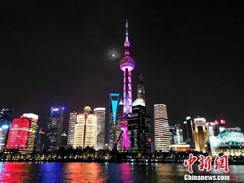 前三季gdp十强城市_夜晚城市图片(3)