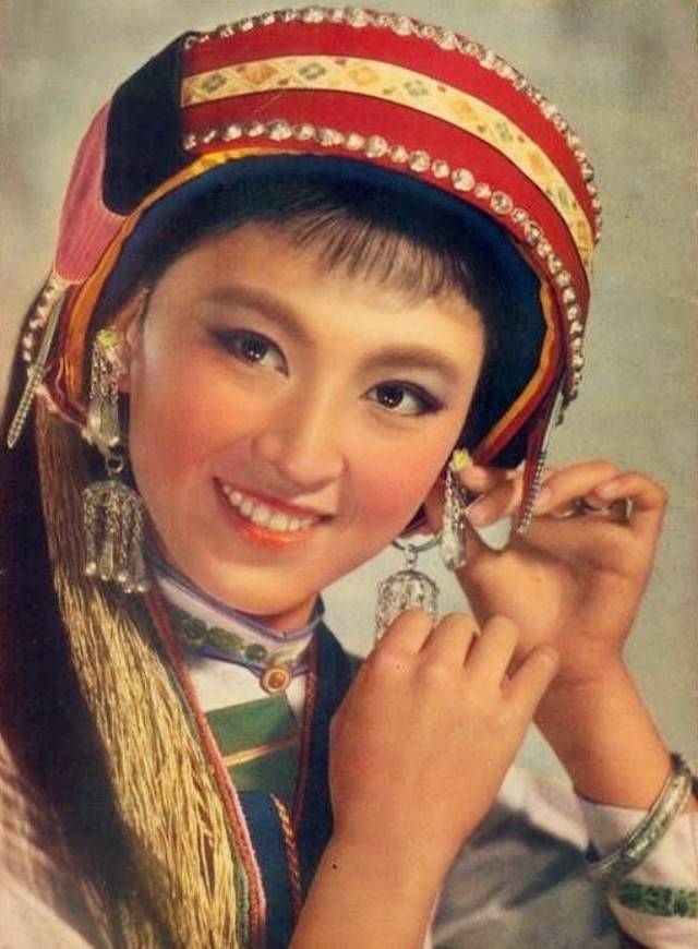 她堪称中国第一美女却在最年轻时被逼疯退休人都认识她