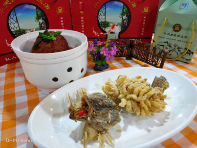 (华天同春园的半成品年夜饭礼盒)"买了点酱货,自己在家做麻烦还做不出