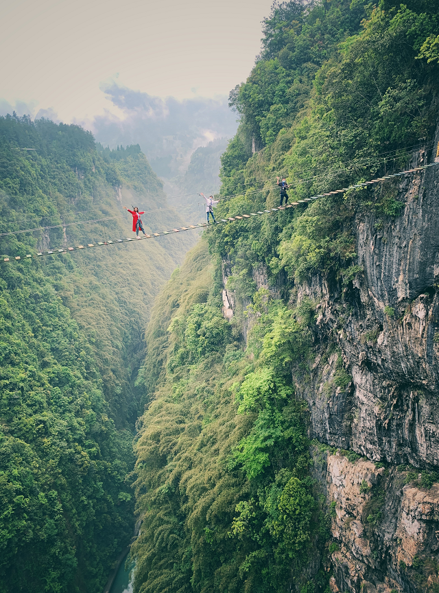 5a阿依河亮了!看主播为你打样如何花式嗨玩景区