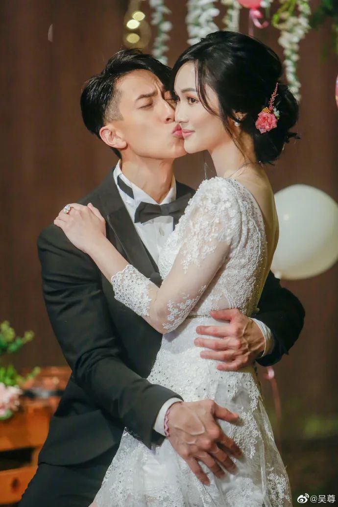 同样是隐婚明道官宣获祝福吴尊却还在被骂