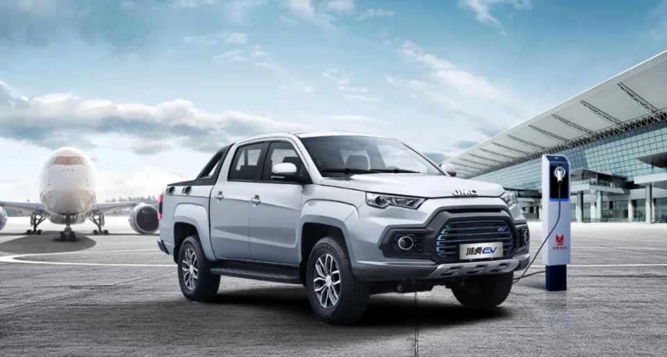 海拔4700米的爱心接力,江铃电动皮卡点亮前行的道路!