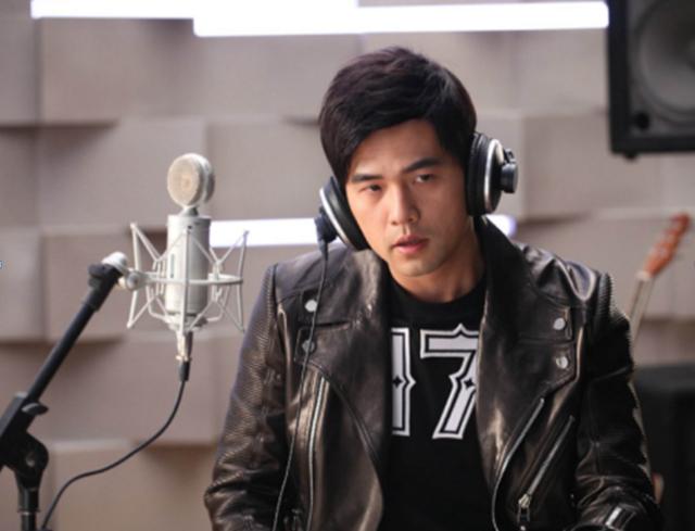 知名明星发长文怼周杰伦,过于自信就是自负,节目发言就像小孩__凤凰网