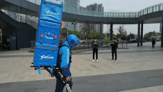 现实版死亡搁浅饿了么机甲骑士亮相机械外骨骼首次应用于外卖行业