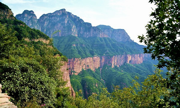 河南又一公路走红，三层S形挂壁，远超郭亮村，距新乡半小时车程