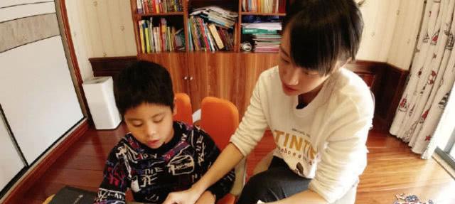 章龄之谈孩子教育诠释“中国式好妈妈” 与黄觉家截然不同