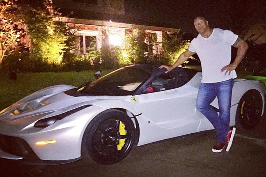 巨石强森一年赚6亿收入最高壕车一堆豪宅遍地会赚也会花