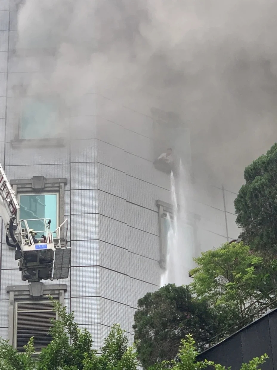 台北钱柜KTV发生火灾，1人死亡、6人无生命迹象
