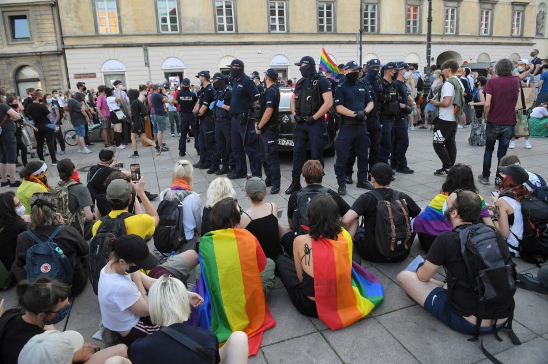 什么是少数性群体 8A3B0A489D7A8EF3CF35AA262C8CAE1C5F47398B_size412_w548_h364.png