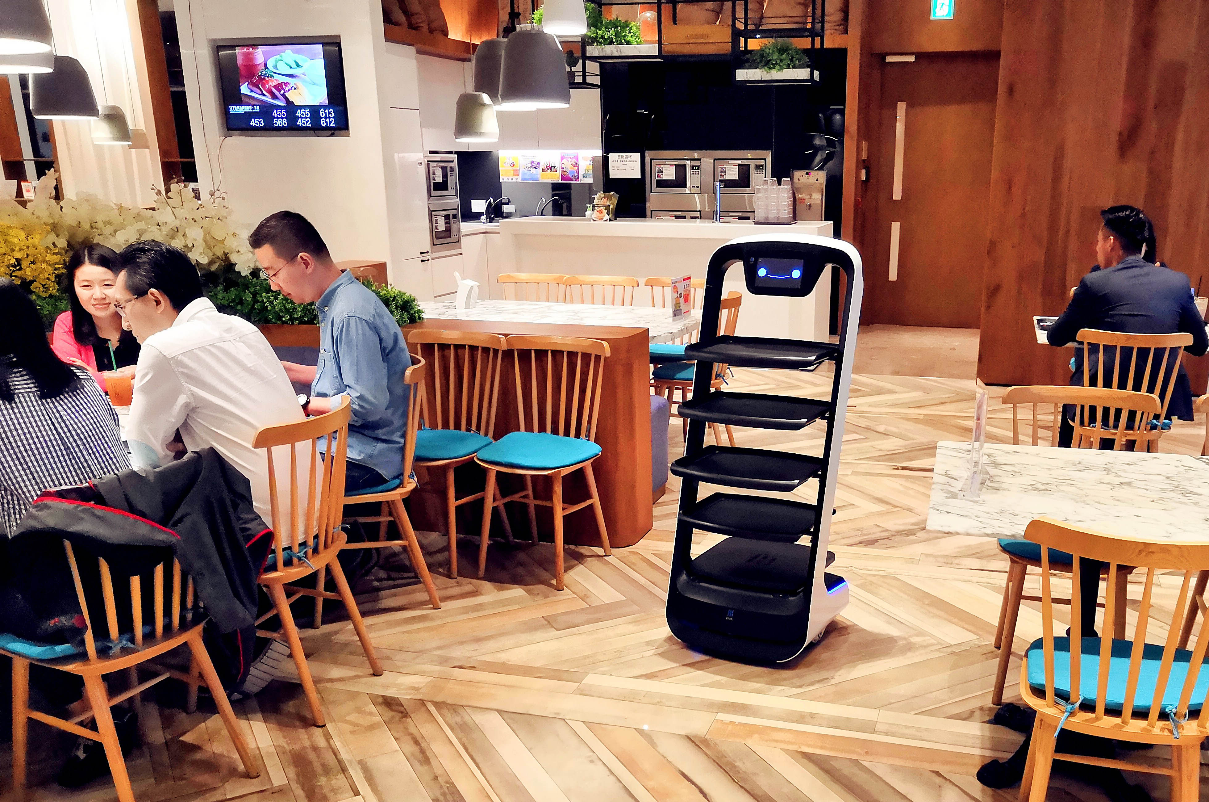 不仅能送餐还能回盘,普渡科技想让机器人为更多餐厅服务