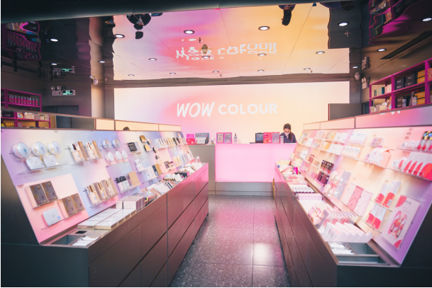 国潮新宠超大彩妆集合店WOW COLOUR逆势起飞 千店布局开启彩妆零售新时代