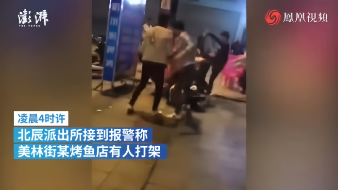 玉林多名男子因消费问题打砸烤鱼店，警方：已抓获四人