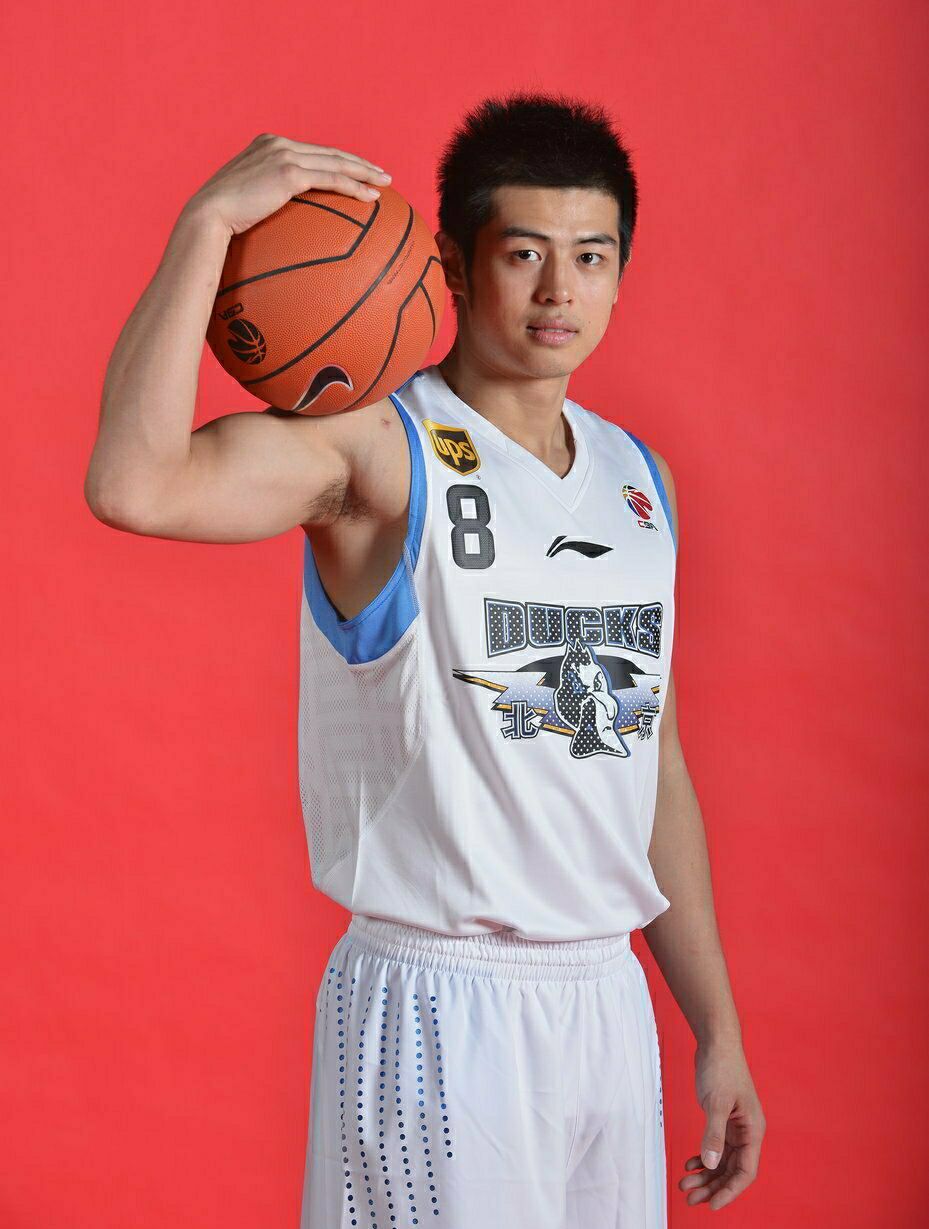 方硕,30岁的生日!"方超巨"联手李慕豪,将率领首钢夺总冠军?__凤凰网