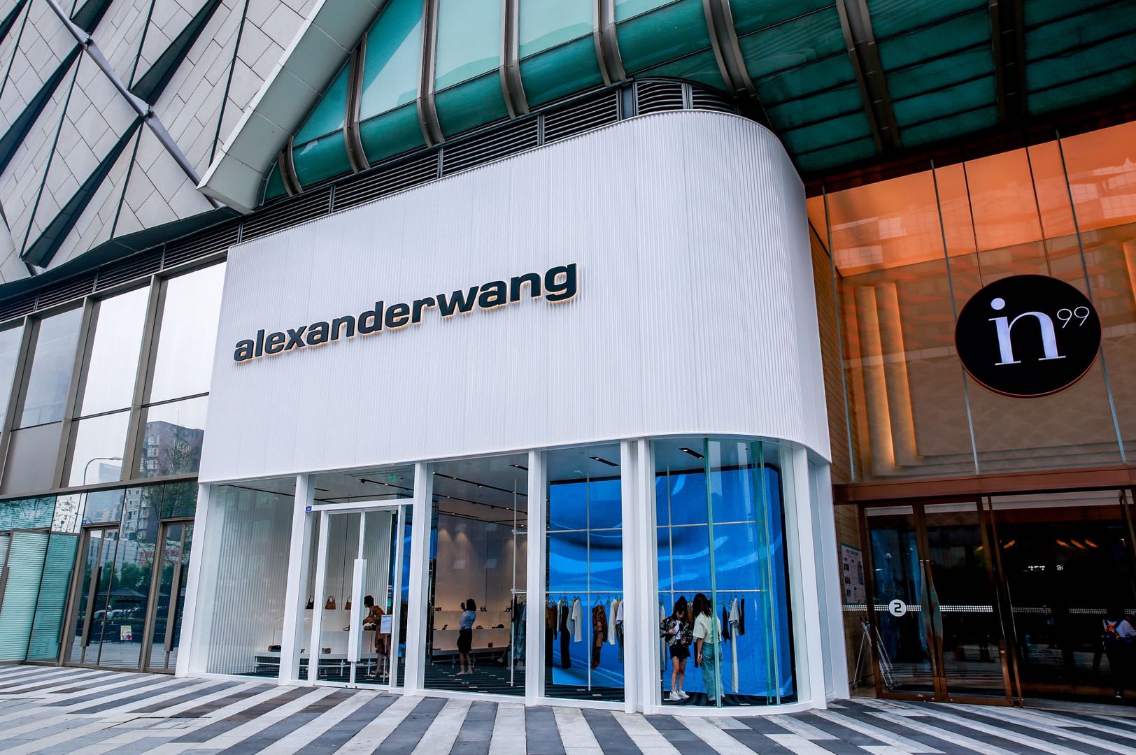 alexanderwang西南首店在成都银泰中心in99开幕