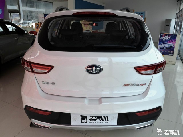 平价的代步选择 小哥带你看一汽骏派d60