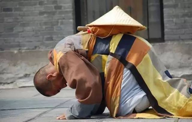 给佛磕头有什么样的功德和福报?