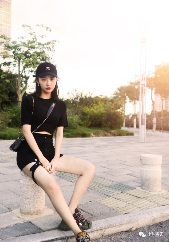 吴佳怡短裤是什么概念?为撞漫画既视感配"腿链",意外成引流