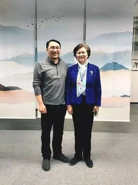 郑树森接机李兰娟疫情之下我被这对院士夫妇的爱情甜哭了