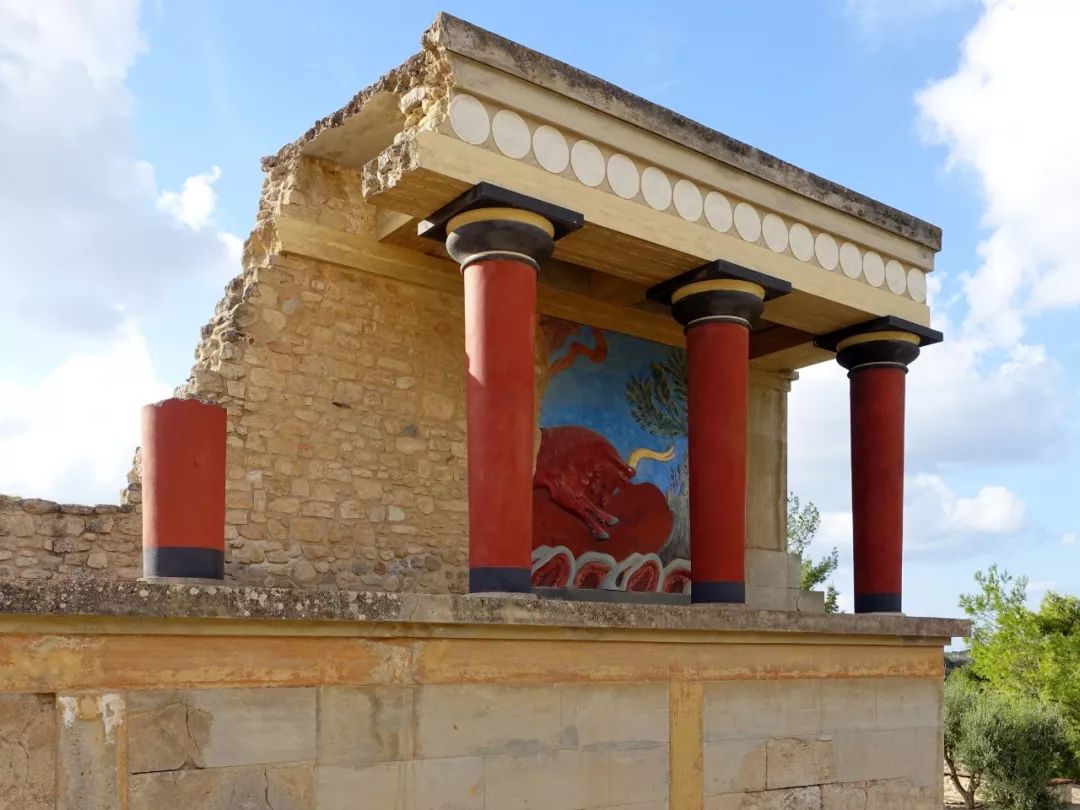 继挖掘特洛伊之后,施里曼又于1886年来到克里特岛.