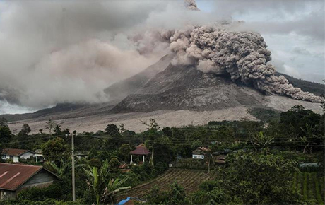 1月16日报道,菲律宾首都马尼拉以南约90公里的塔阿尔火山12日开始喷发