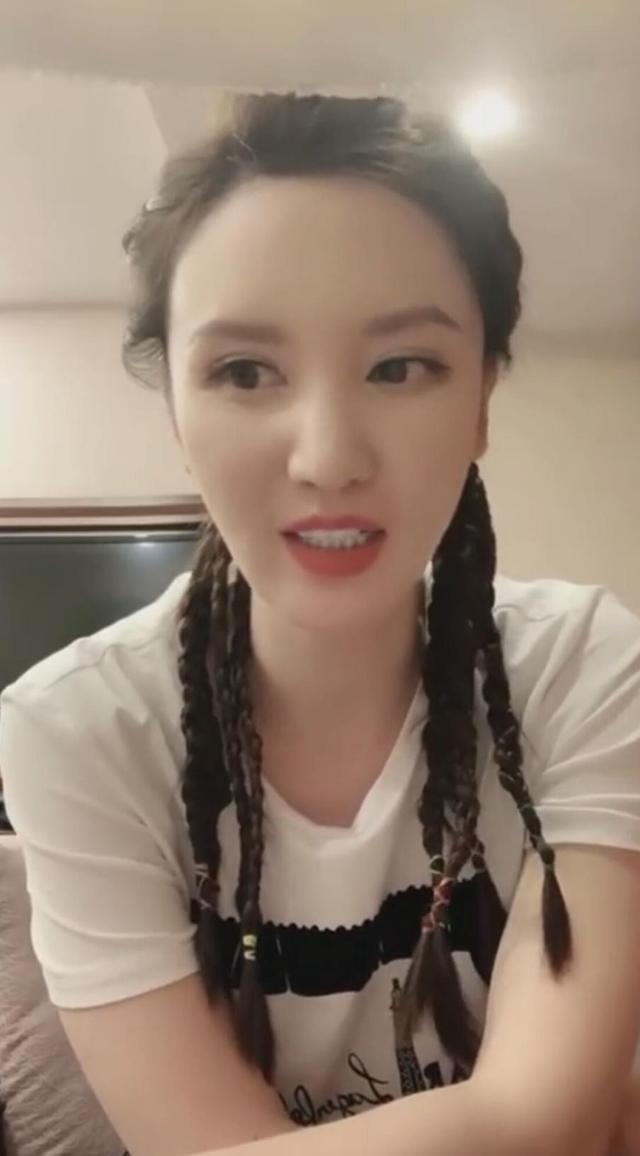 张萌曝黄晓明总给姐姐们发红包，一人200超大气