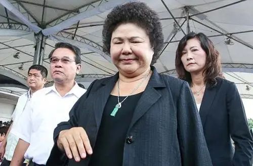 岛内媒体人黄创夏表示,台湾政治最奇妙之处正在此,平常只搞民粹,理盲