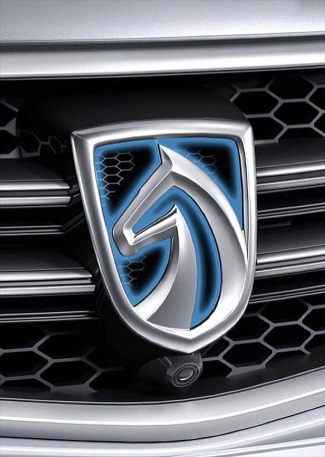 2021款宝骏730在外观上,与现款车型基本保持了一致,大气饱满的头部