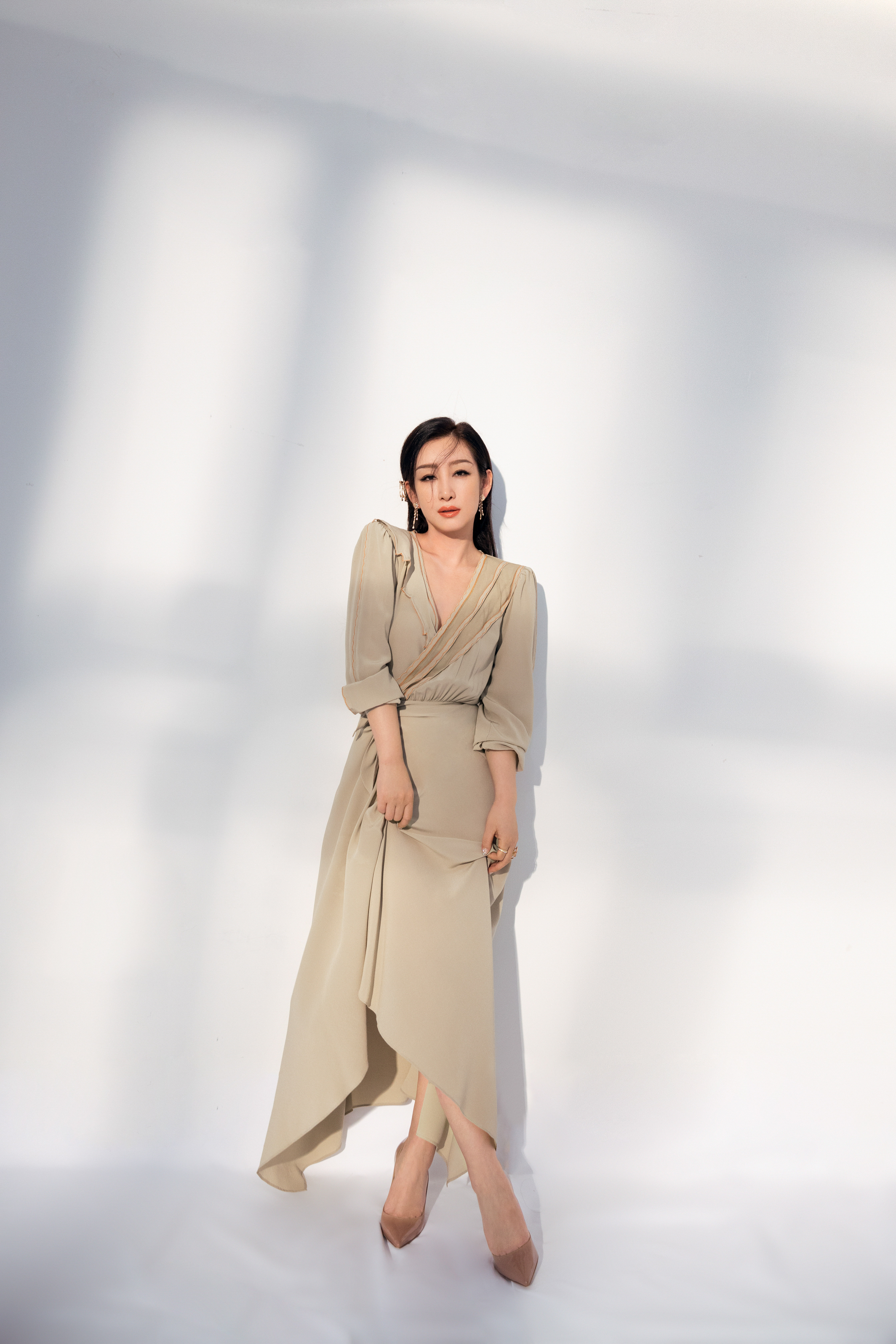 秦海璐夏日长裙 清新绿色温婉优雅__凤凰网