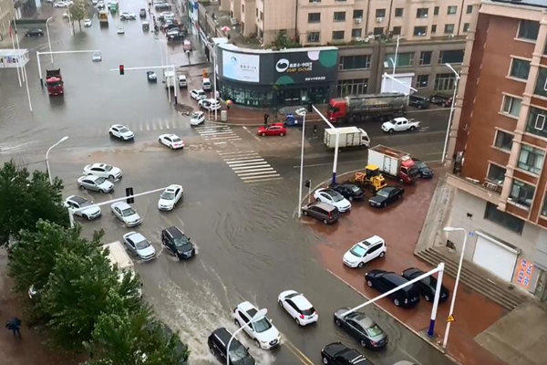 三个台风袭击黑龙江当心灾害的叠加影响。大庆哈尔滨等地仍有风雨天气。 近几年哈尔滨的台风