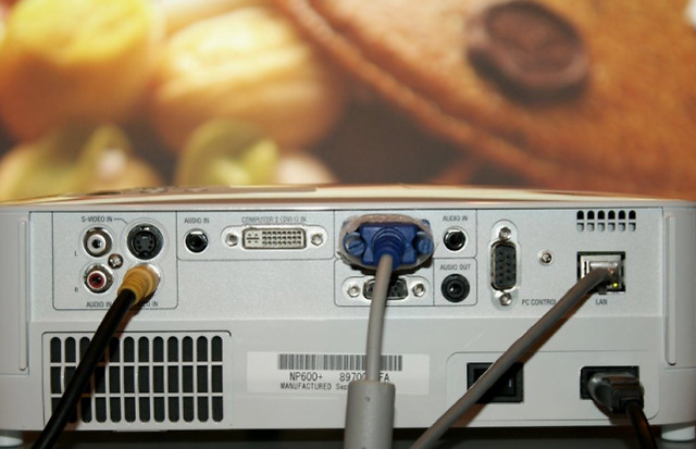 雷克赛恩详细解析各类投影仪信号的接口方式