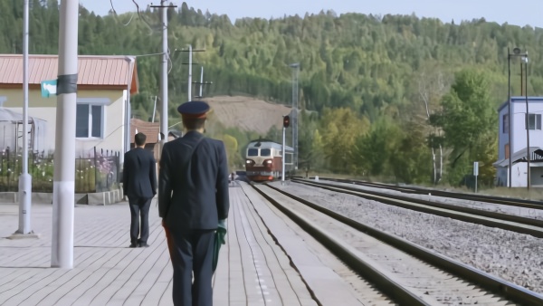 大国小路｜连接“神州北极”的“公交”火车