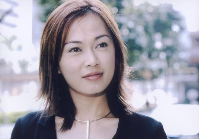 新加坡小姐冠军的故事袁咏仪引荐进入娱乐圈却为爱情前程尽毁