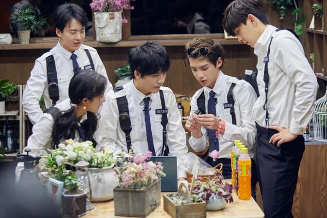 邓伦黄明昊郭麒麟蜜桃六子解体后谁是最大看点